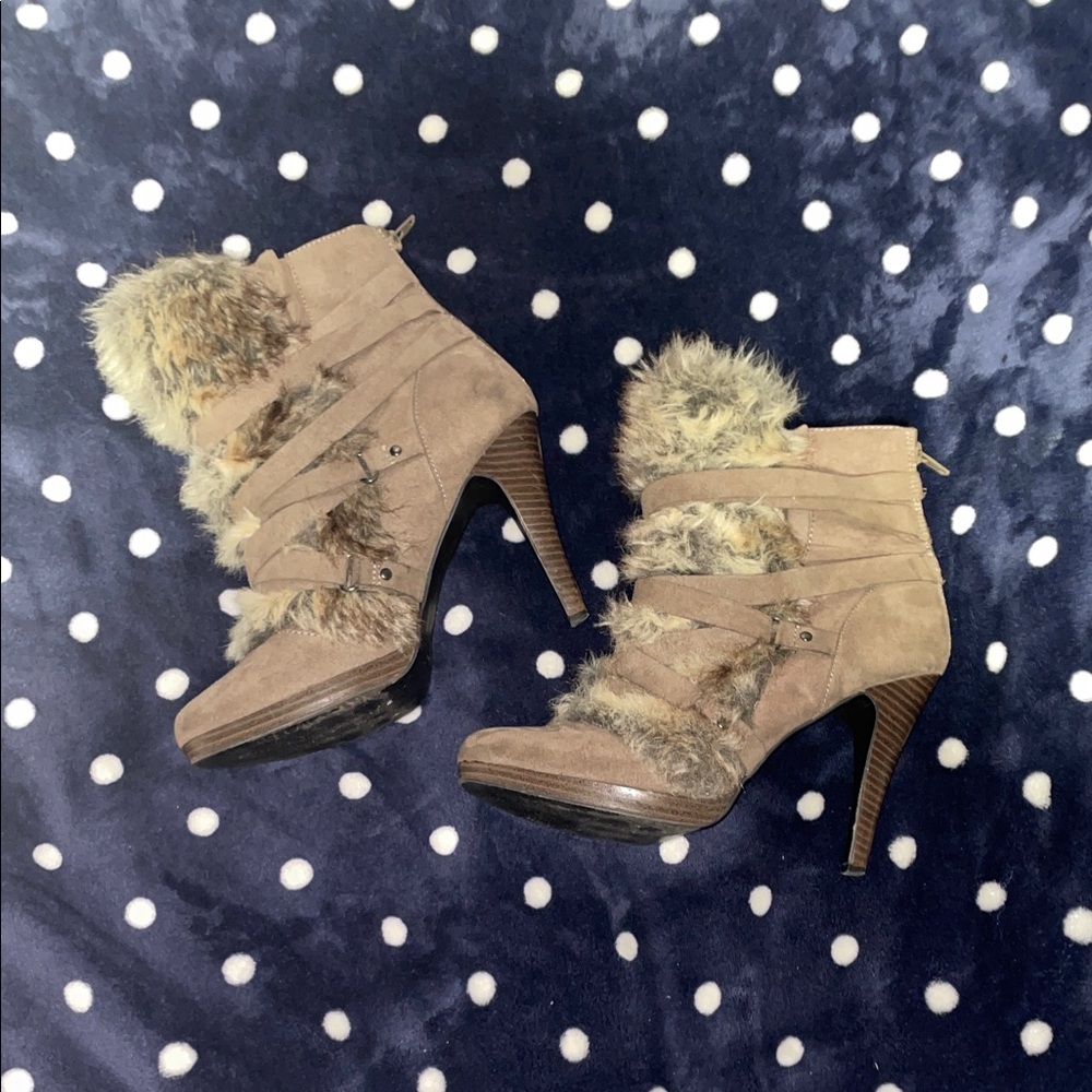 Stylish Tan Fur-Trimmed Ankle Boots